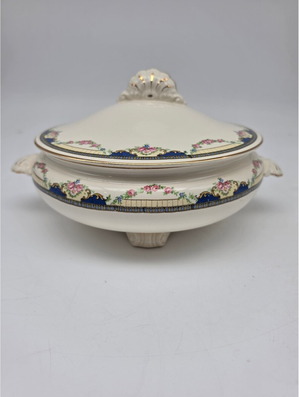 Nautilus L36 N8 Vintage Ceramic Covered Tureen with Floral and Blue Trim Design